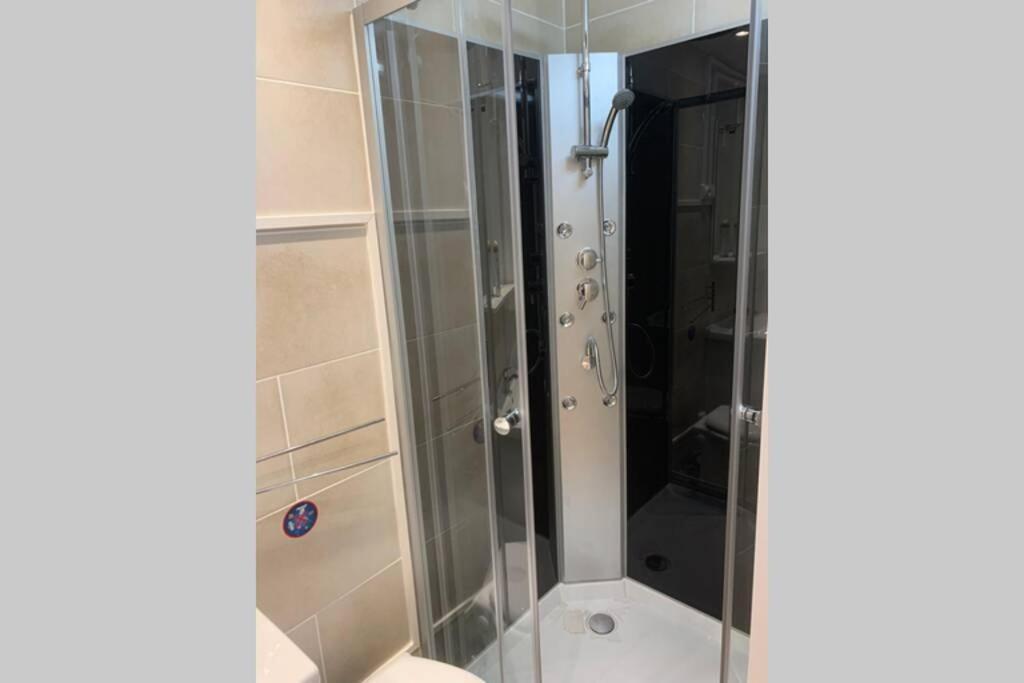 וול-אן-ולין Joli Studio Tout Confort Avec Toutes Commodites מראה חיצוני תמונה